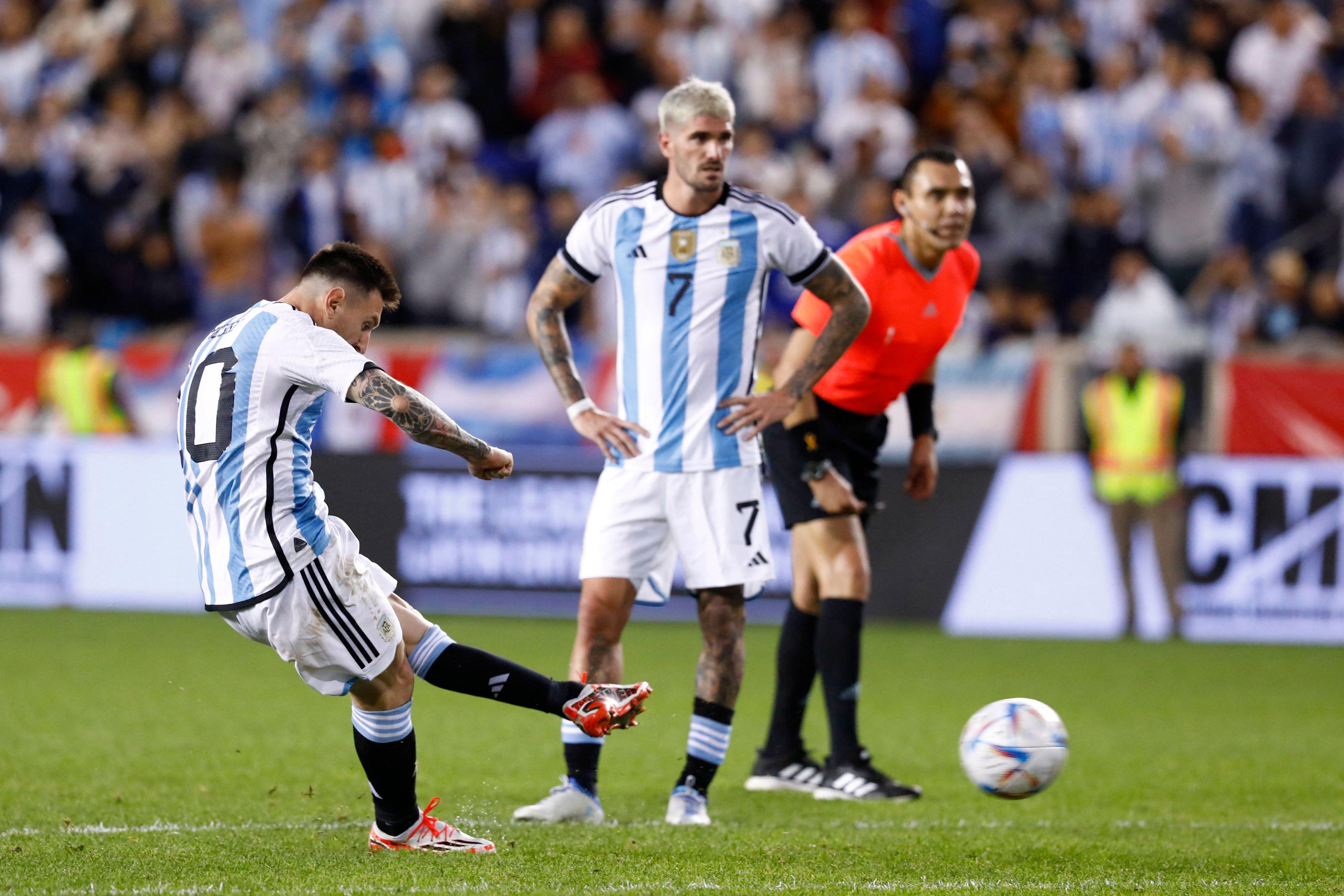 Messi teki 2 maalia 3 minuutissa ja teki vapaapotkun